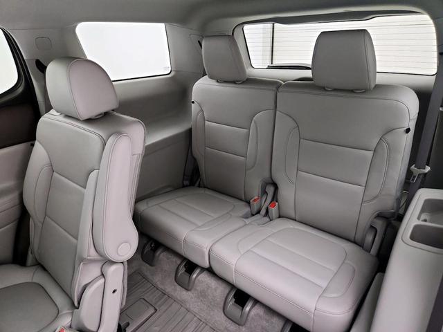 Photo of 2021 White GMC Acadia