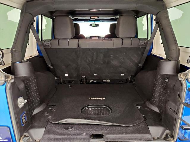 Photo of 2015 Blue Jeep Wrangler