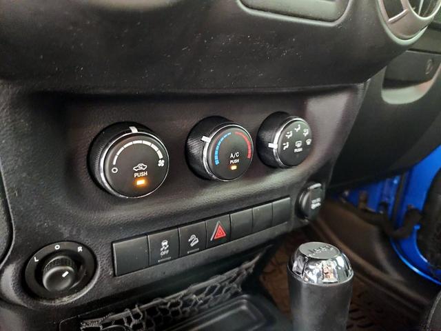 Photo of 2015 Blue Jeep Wrangler