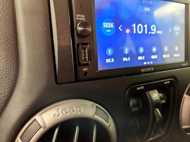Photo of 2015 Blue Jeep Wrangler