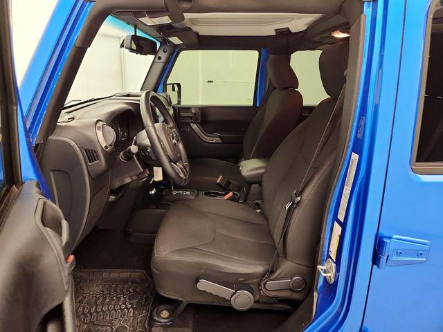Photo of 2015 Blue Jeep Wrangler
