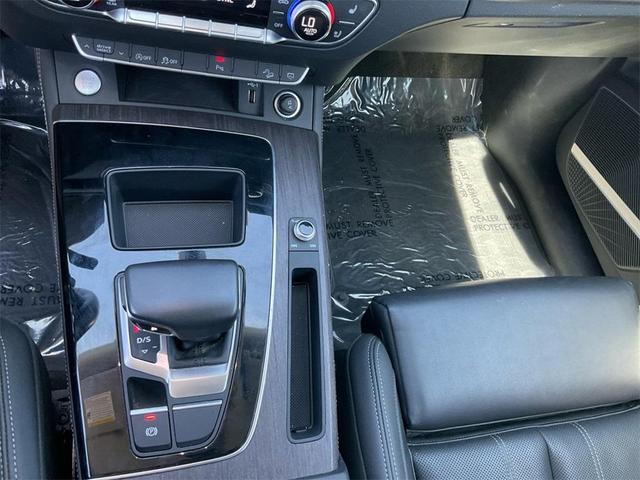 Photo of 2021 Navarra Blue Metallic Audi Q5
