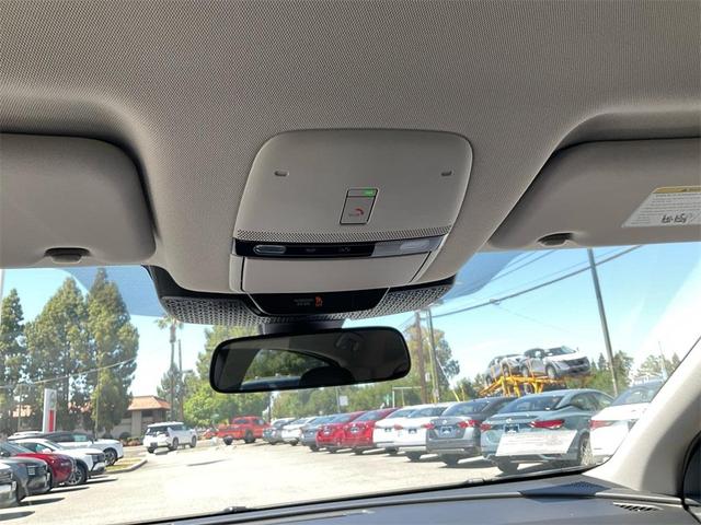 Photo of 2025 2t Wht Blk Roof Nissan ARIYA