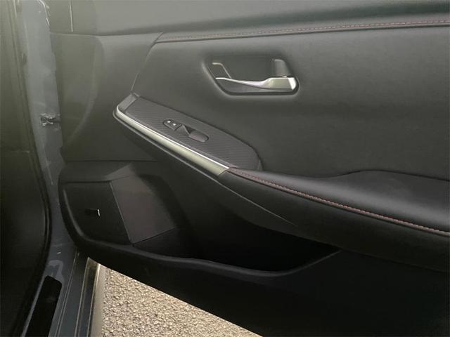 Photo of 2025 2t Gry Blk Roof Nissan Sentra