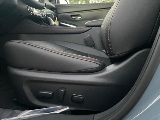 Photo of 2025 2t Gry Blk Roof Nissan Sentra