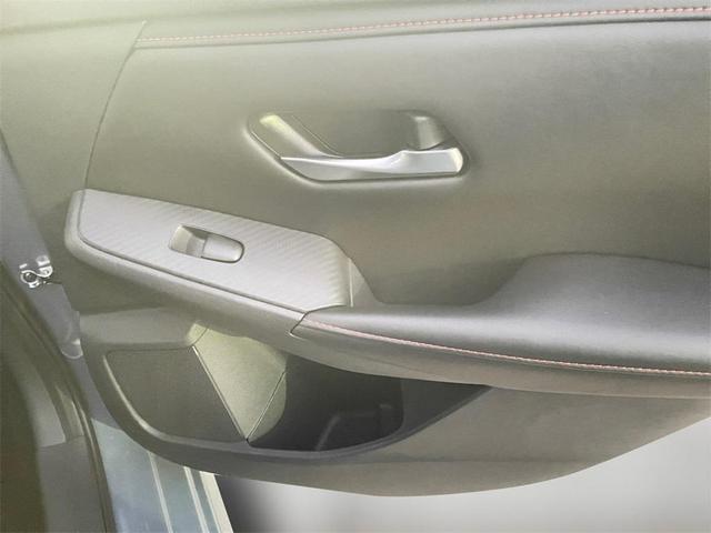 Photo of 2025 2t Gry Blk Roof Nissan Sentra