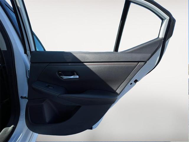 Photo of 2025 White Nissan Sentra
