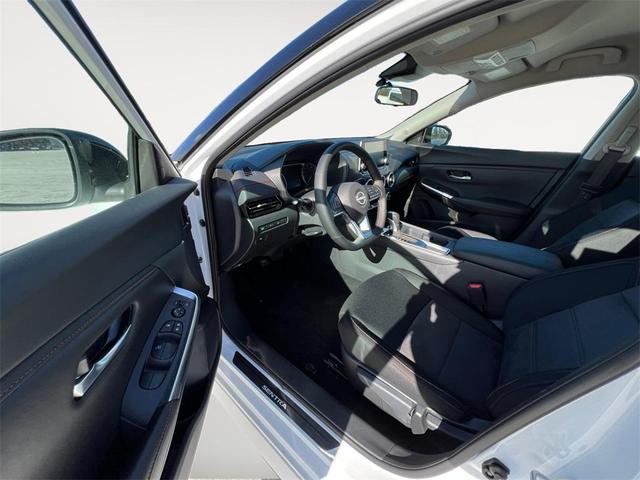 Photo of 2025 White Nissan Sentra