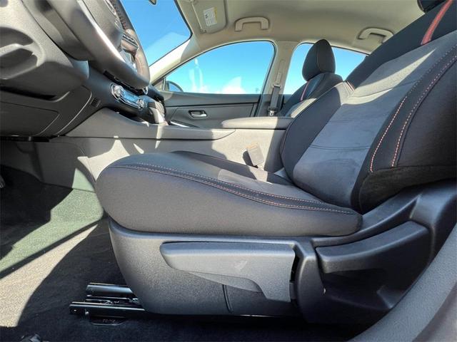 Photo of 2025 White Nissan Sentra