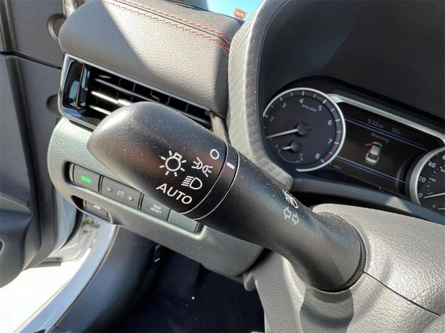 Photo of 2025 White Nissan Sentra
