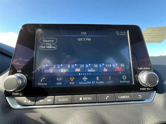Photo of 2025 White Nissan Sentra