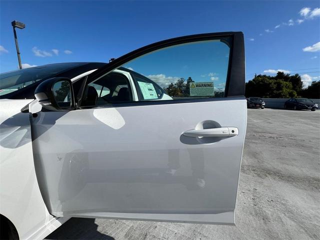 Photo of 2025 White Nissan Sentra