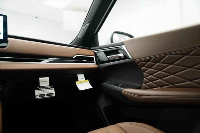 Photo of 2025 White Diamond With Black Roof Mitsubishi Outlander