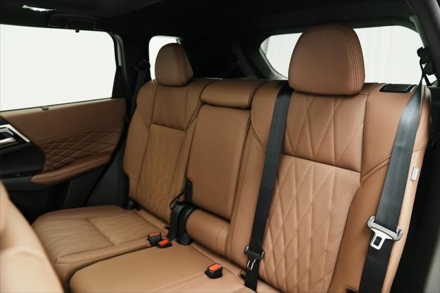 Photo of 2025 White Diamond With Black Roof Mitsubishi Outlander