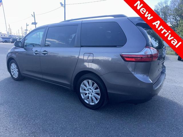 Photo of 2017 Predawn Gray Mica Toyota Sienna