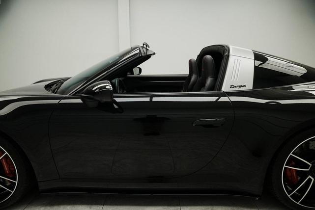 Photo of 2022 Black Porsche 911
