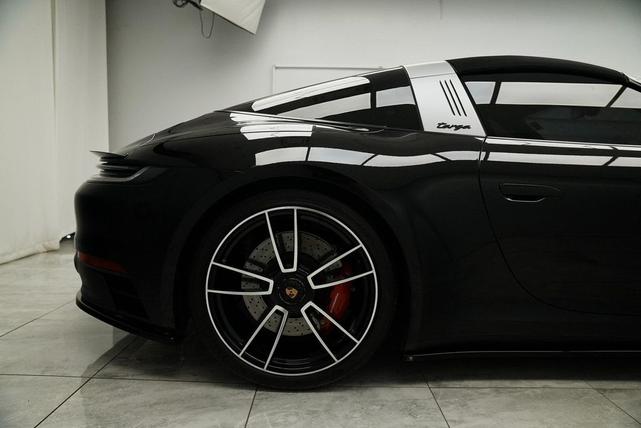 Photo of 2022 Black Porsche 911