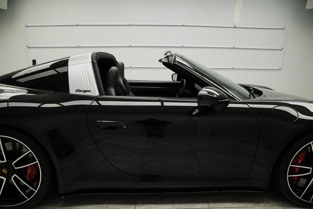 Photo of 2022 Black Porsche 911