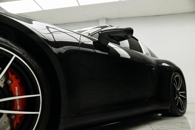 Photo of 2022 Black Porsche 911