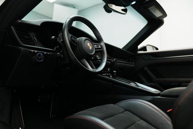 Photo of 2022 Black Porsche 911