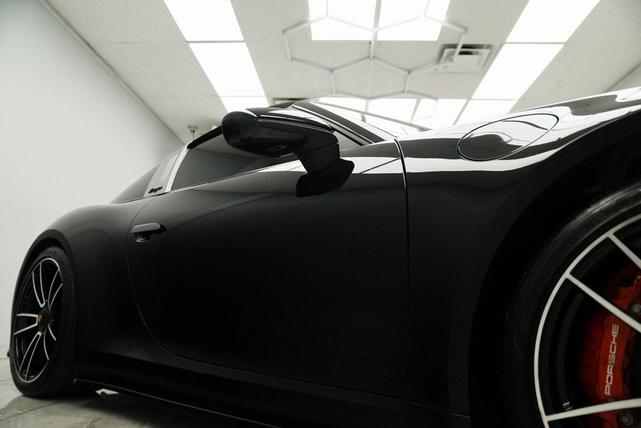 Photo of 2022 Black Porsche 911