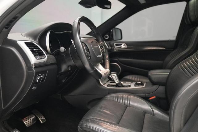 Photo of 2018 Bright White Clearcoat Jeep Grand Cherokee