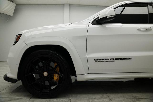 Photo of 2018 Bright White Clearcoat Jeep Grand Cherokee