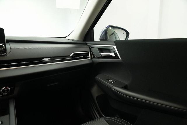 Photo of 2025 Labrador Black Pearl Mitsubishi Outlander PHEV