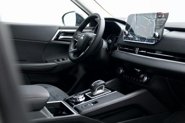 Photo of 2024 Black Diamond Mitsubishi Outlander
