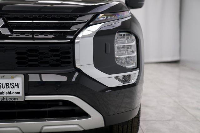 Photo of 2024 Black Diamond Mitsubishi Outlander