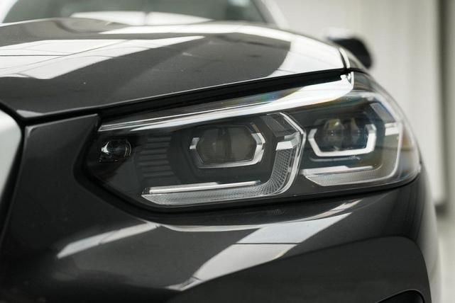 Photo of 2025 Gray BMW X4