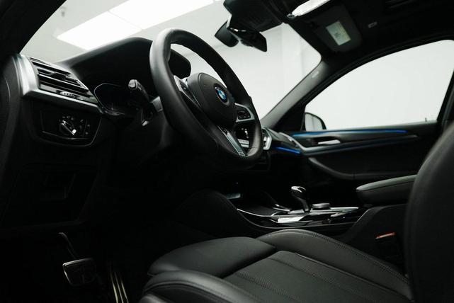 Photo of 2025 Gray BMW X4