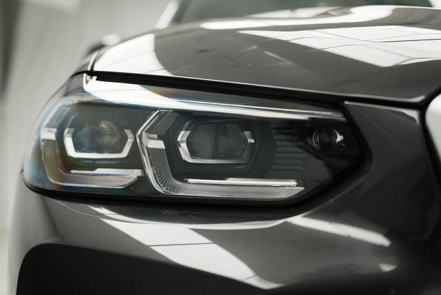 Photo of 2025 Gray BMW X4