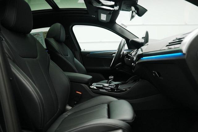 Photo of 2025 Gray BMW X4
