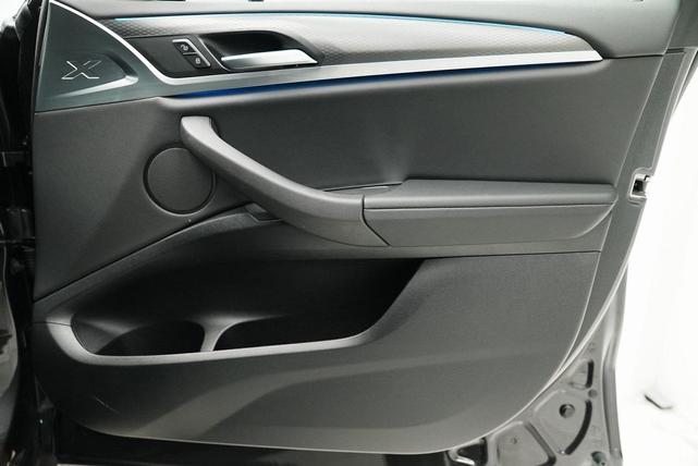 Photo of 2025 Gray BMW X4