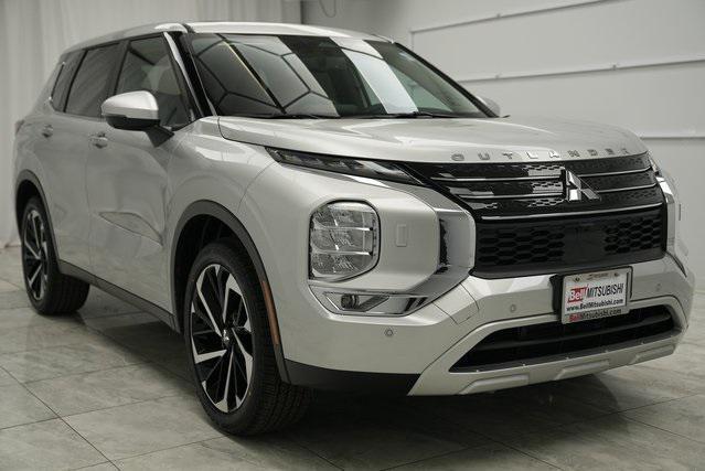 Photo of 2024 Alloy Silver Metallic Mitsubishi Outlander