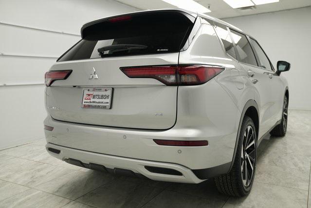 Photo of 2024 Alloy Silver Metallic Mitsubishi Outlander
