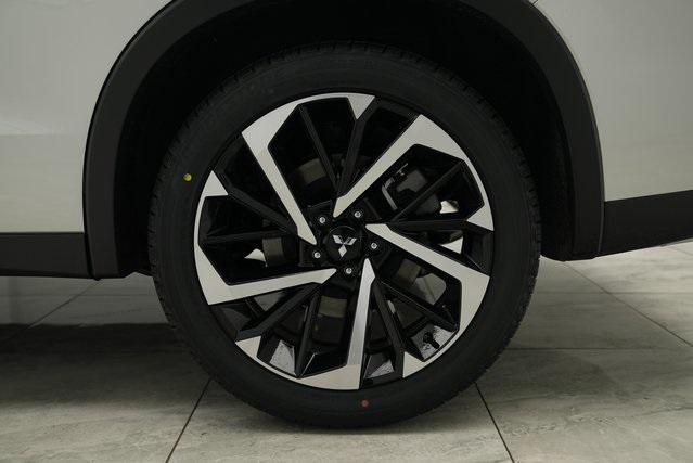 Photo of 2024 Alloy Silver Metallic Mitsubishi Outlander