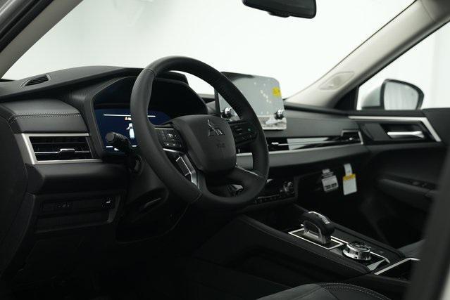 Photo of 2024 Alloy Silver Metallic Mitsubishi Outlander