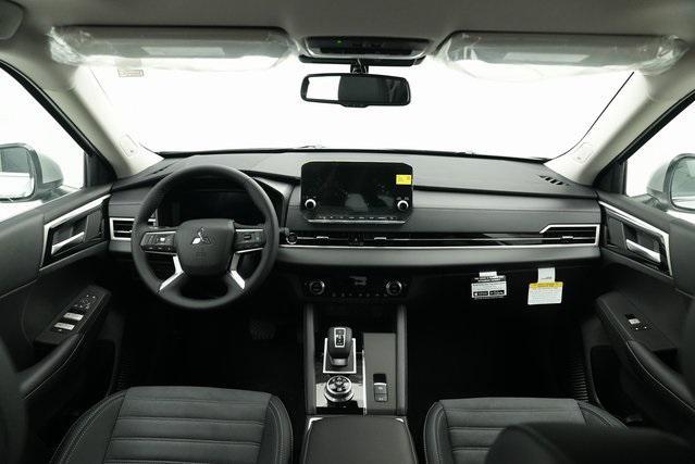 Photo of 2024 Alloy Silver Metallic Mitsubishi Outlander