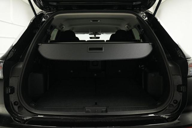 Photo of 2025 Labrador Black Pearl Mitsubishi Outlander