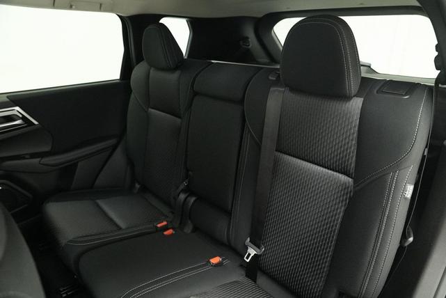 Photo of 2025 Labrador Black Pearl Mitsubishi Outlander
