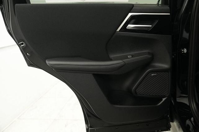 Photo of 2025 Labrador Black Pearl Mitsubishi Outlander