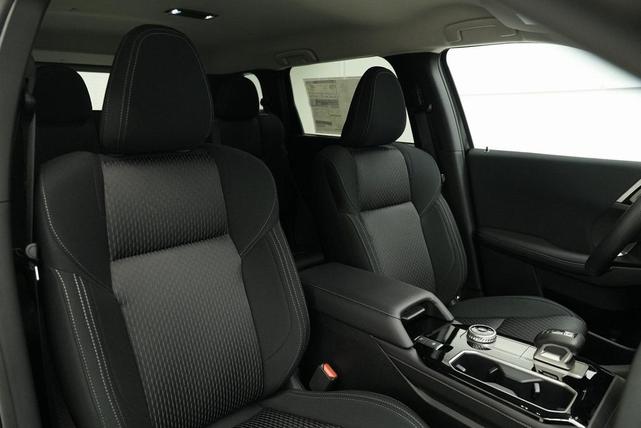 Photo of 2025 Labrador Black Pearl Mitsubishi Outlander