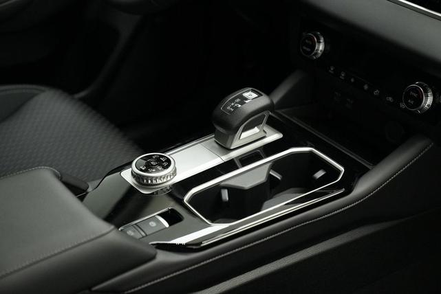 Photo of 2025 Labrador Black Pearl Mitsubishi Outlander
