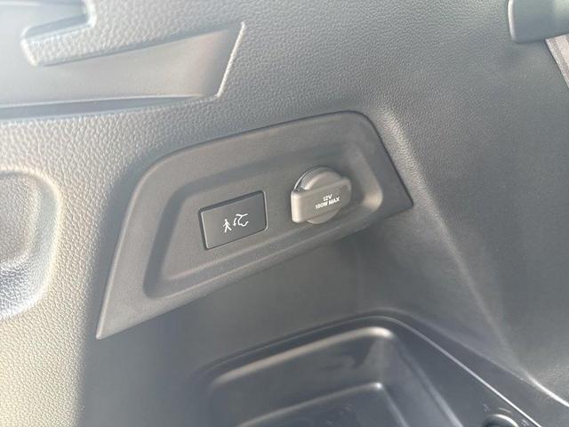 Photo of 2023 White Honda Pilot