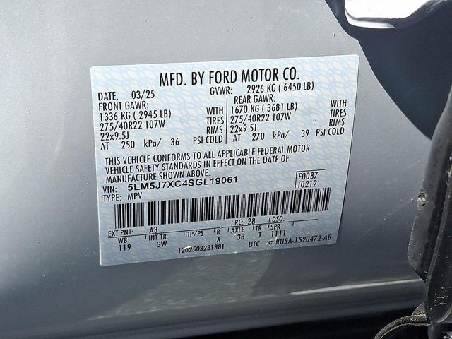 Photo of 2025 Crystal White Metallic Clearcoat Lincoln Aviator