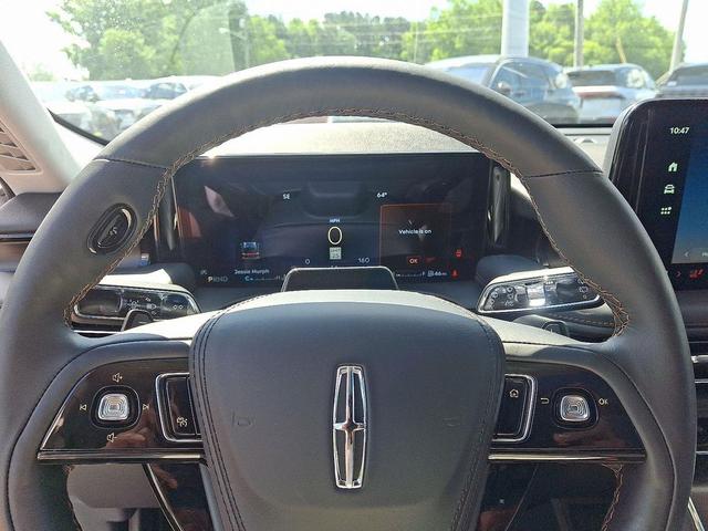 Photo of 2025 Crystal White Metallic Clearcoat Lincoln Aviator