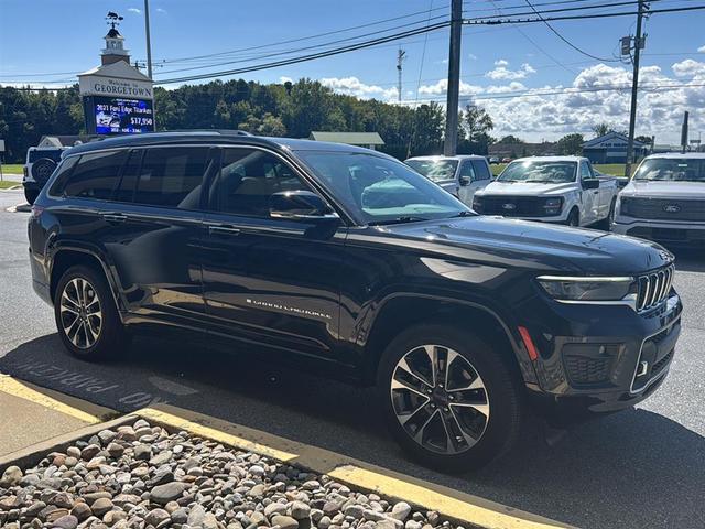 Photo of 2023 Diamond Black Crystal Pearlcoat Jeep Grand Cherokee L