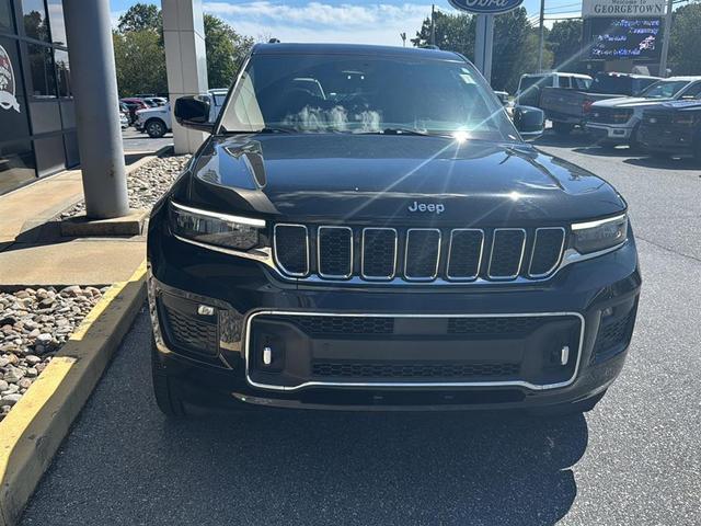 Photo of 2023 Diamond Black Crystal Pearlcoat Jeep Grand Cherokee L
